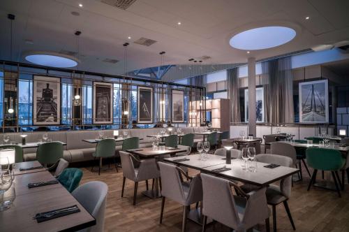 Restaurant, Radisson Hotel & Conference Centre Oslo in Oslo Int'l Airport - Gardermoen