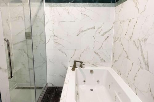 King Room with Jacuzzi