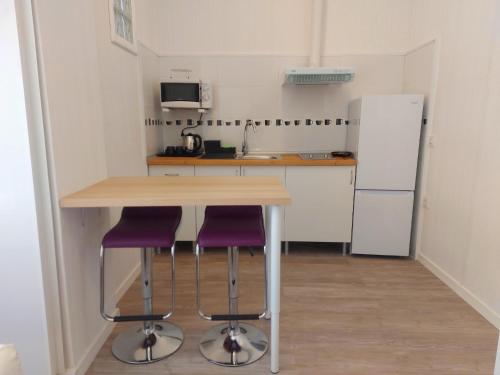 One-Bedroom Apartment image 4