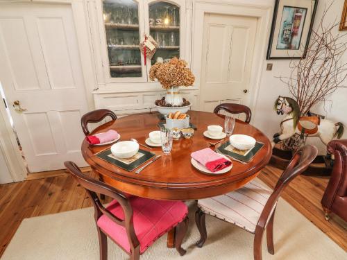 A szálláshely kívülről, New Thatch Farm in Cork Airport