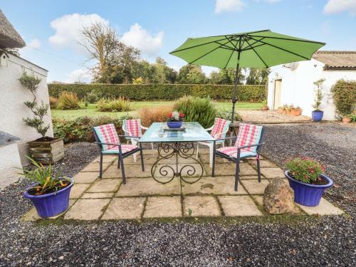 A szálláshely kívülről, New Thatch Farm in Cork Airport