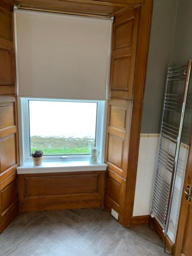 The Shore House - image 13