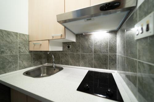 One-Bedroom Apartment image 9