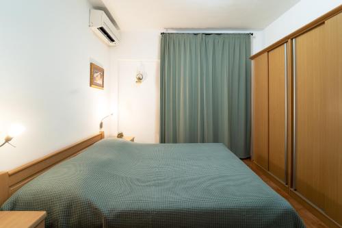 One-Bedroom Apartment image 8
