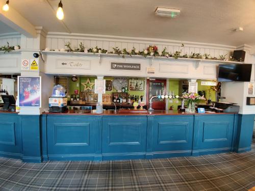 Bar/ Salón, The Woolpack Inn in Chichester