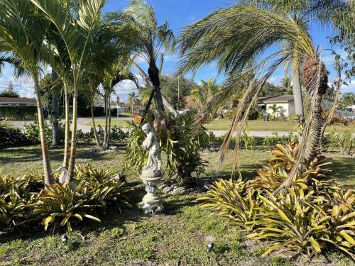 JUNGLE TO BEACH 4 R 3 BR Family and Pet Heated pool N Airport N Beach N Hard Rock in Fort Lauderdale, USA