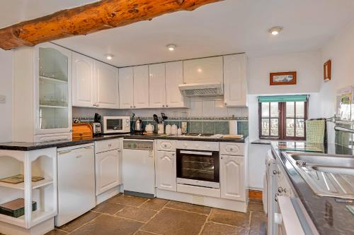 Konyha, Finest Retreats - Fives Court Cottage in Holton