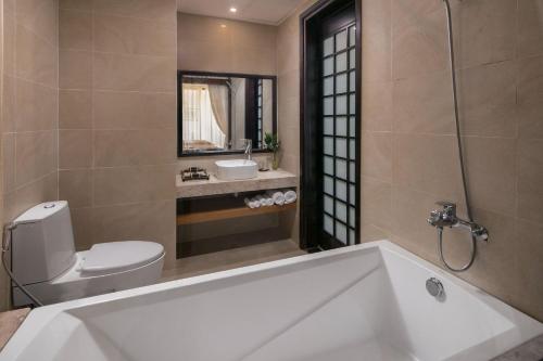 room detail thumbnail 2