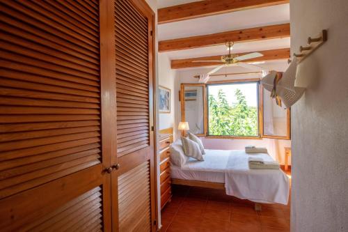  Stunning sea views apartment, pool, 5 min walk to beach in Arenal den Castell