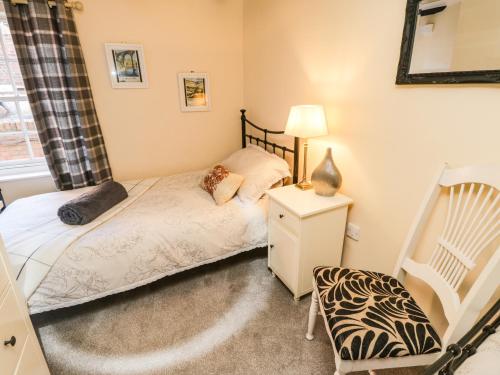 Black Gem Cottage - image 2