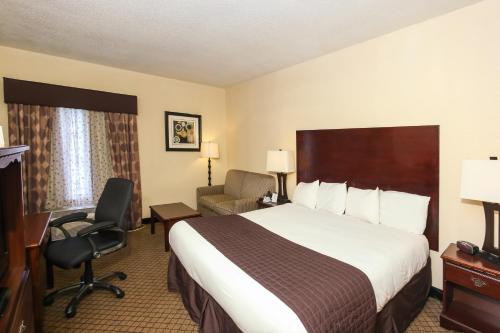 Econo Lodge Inn & Suites