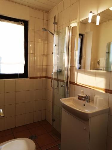 Shower, Haus Emma UG in Lohnberg