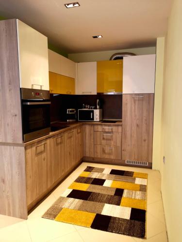 Venice Apartments - image 11