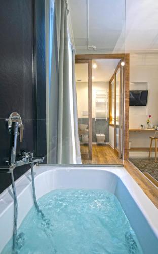 Suite, junior, bain à remous