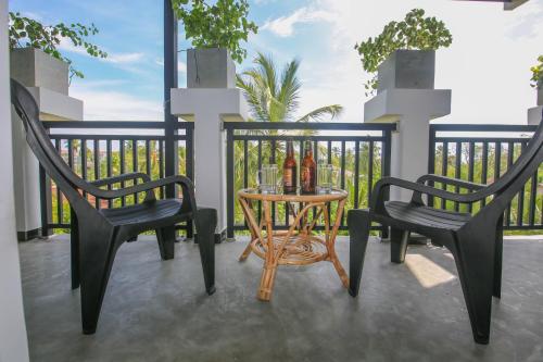 balkon/terras, L&D Stay Inn in Hikkaduwa