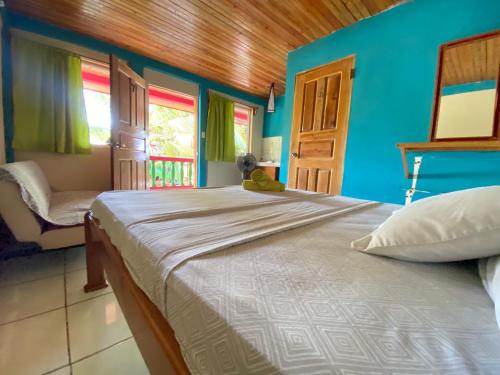 Las Palmeras OceanView Hotel and Dive Center in 小马伊斯群岛