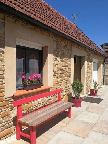 La maison des chevreuils in Plouigneau