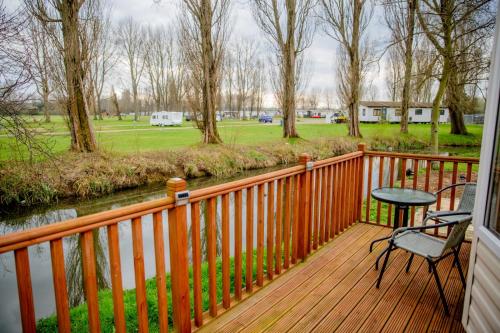 Billing Aquadrome Northampton lovely Waterside 2 Bedroom static holiday home Shemar