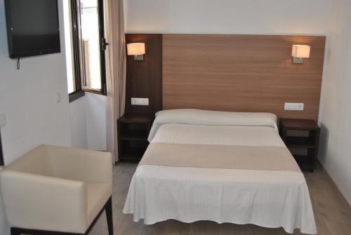 1 double bed, 1 twin bed