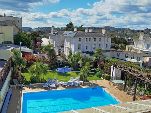 Double Room with Pool View