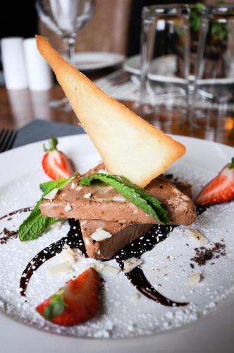 อาหารและเครื่องดื่ม, เดอะ วอเตอร์ลู โฮเทล แอนด์ บิสโทร (The Waterloo Hotel & Bistro) in นิวพอร์ต