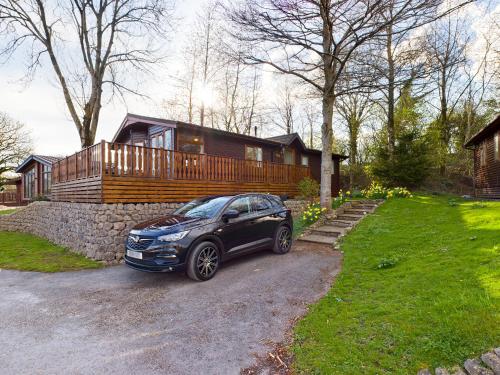 3 Bedroom Lakeview Lodge - Ensuite & Balcony Deck, Carnforth (photo 7)