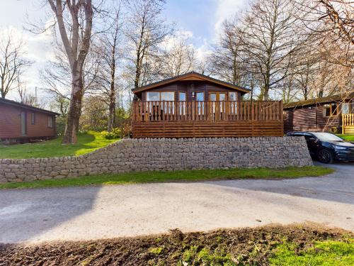 3 Bedroom Lakeview Lodge - Ensuite & Balcony Deck, Carnforth (photo 2)