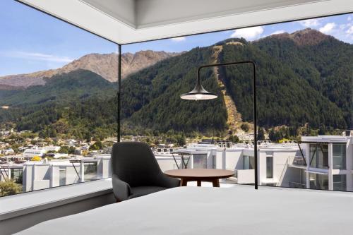 Standard Queen Room with Panoramic Window - Free Breakfast