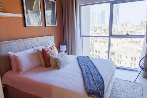 Art-inspired apartment amidst Downtown Dubai, Дубай (фото 2)