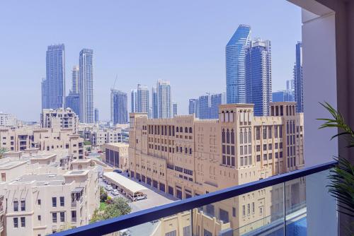 Art-inspired apartment amidst Downtown Dubai, Дубай (фото 3)