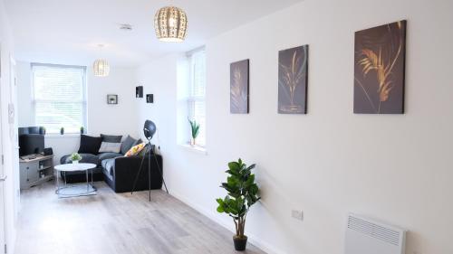 Bedford Town Centre & Elegant Apartment inc PRIVATE Parking