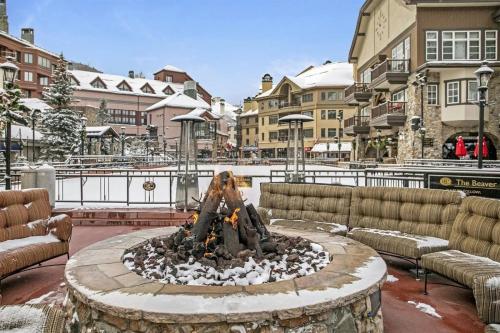 Ski, In Ski Out 2 Bedroom Vacation Condo With Resort Amenities That Include Exercise Center, Indoor Pool, And Hot Tubs