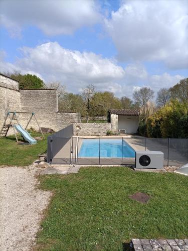 Maison de campagne avec piscine chauffée gîte à louer Blanzac-lès-Matha