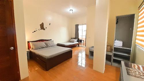 SMAK's Hotel Room Type - Deluxe Double Room with Extra Bed