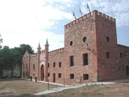 Masia de San Juan - Casas rurales con piscina en masia fortificada