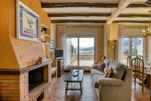  Apt con enorme terraza vistas mar, Unterkunft in Llança