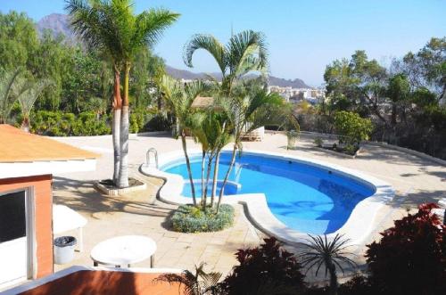  Agradable viila con Piscina in 38670 Adeje