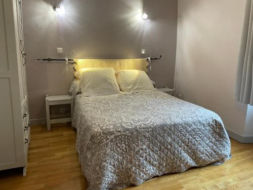 1 double bed, 1 twin bed