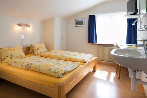 1 queen bed
