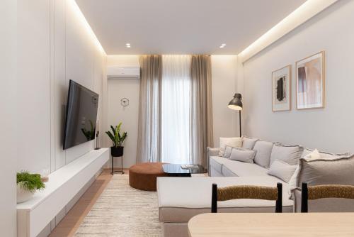 Acropolis White Key Residence