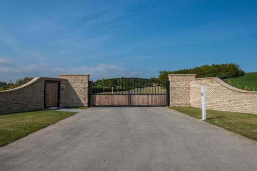 High Oaks Grange - Contemporary Lodges