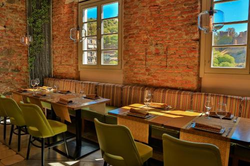 Alcazaba Premium Hostel