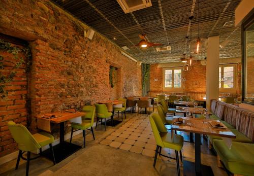 Alcazaba Premium Hotel - image 13