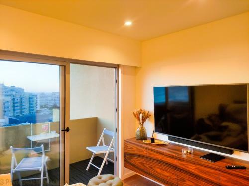 共用Lounge/電視區, 86平方米2臥室公寓 (維奧馬) - 有1間私人浴室 (PÓVOA BEACH OCEAN VIEW) in 波瓦-迪瓦爾津