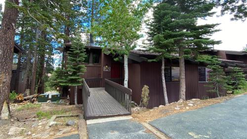 Mammoth Estates 3 Bdrm Condos - Walking Distance to The Village Gondola Station image