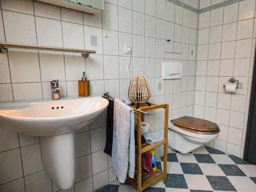 #111 - LUX-Flat Lennep - Altstadt - Netflix & Amazon Prime - Felswand, Remscheid (foto 6)