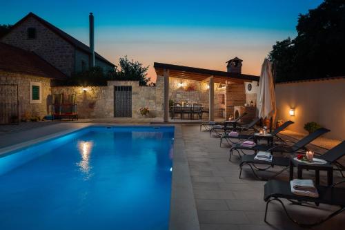 設施, Villa Giardino in 德里諾維錫