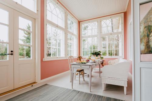 設施, Salaisen Puutarhan Majatalo in 考哈約基