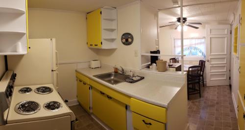 Weirs Beach Motel & Cottages - 주방