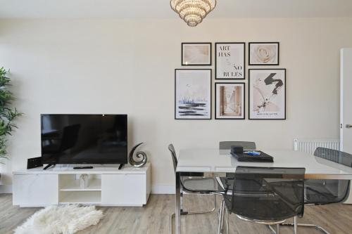 The Pier Apartment 3 - image 9